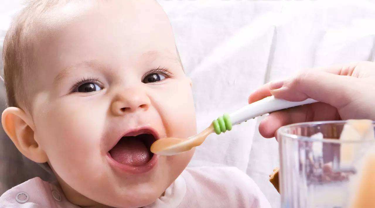 超聲草莓视频ABB黄片之寶寶添加輔食的時期