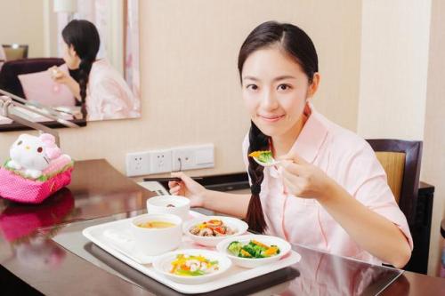 草莓视频ABB黄片廠家月子餐是指分娩期間產後母親的餐點
